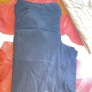 Black cropped ankle length stretch pants